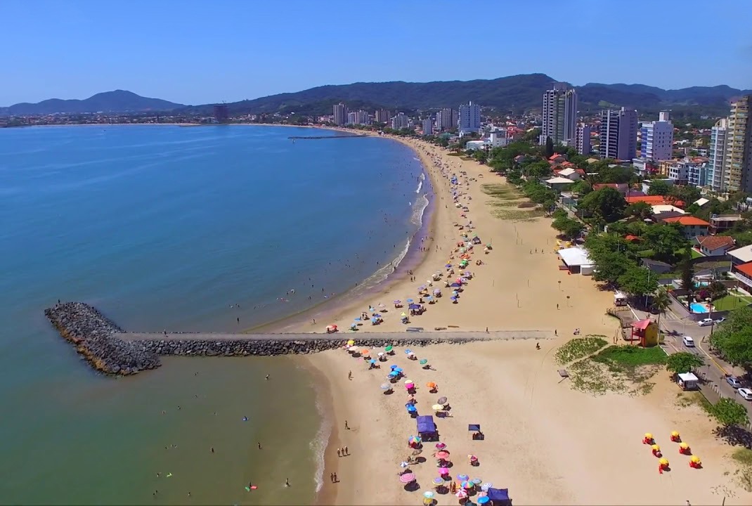 Balneário Piçarras tem o maior trecho de Bandeira Azul do Brasil